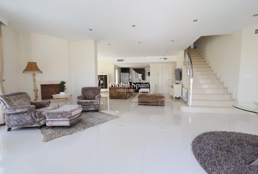 Wederverkoop - VILLA -
CIUDAD QUESADA