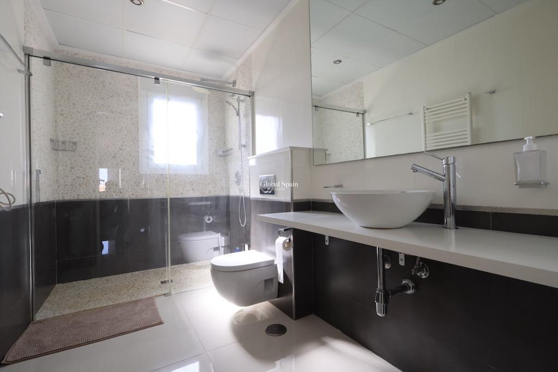 Wederverkoop - VILLA -
CIUDAD QUESADA