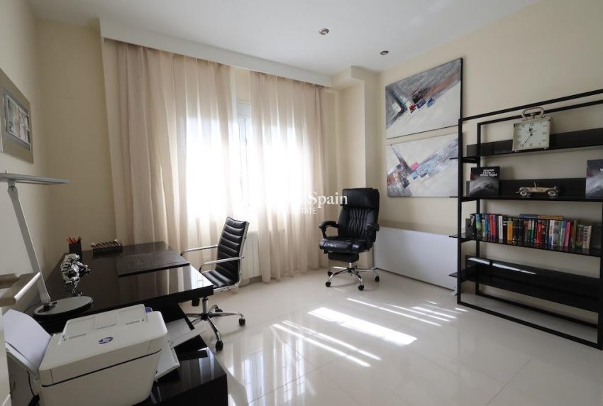 Wederverkoop - VILLA -
CIUDAD QUESADA