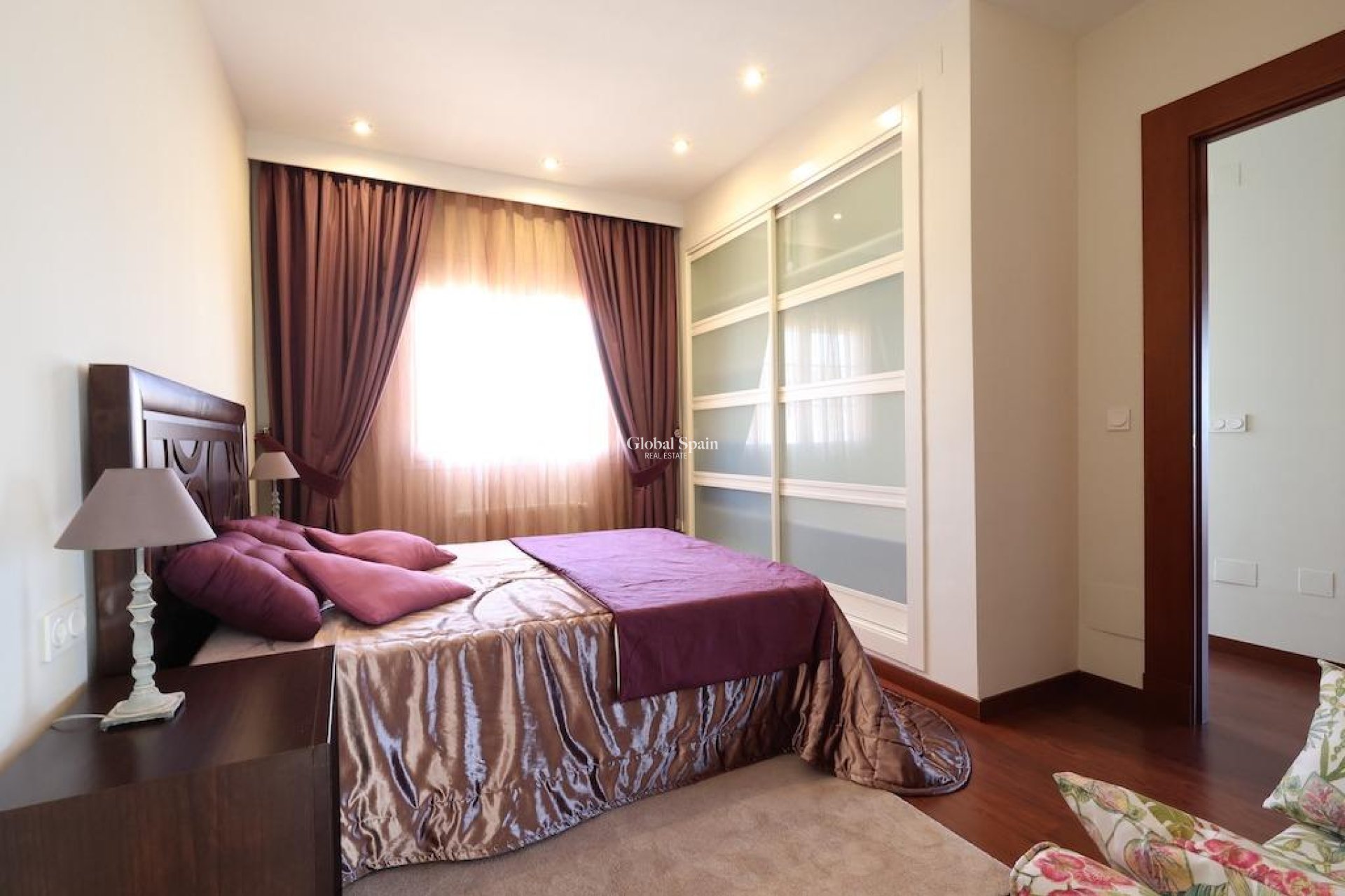 Wederverkoop - VILLA -
CIUDAD QUESADA