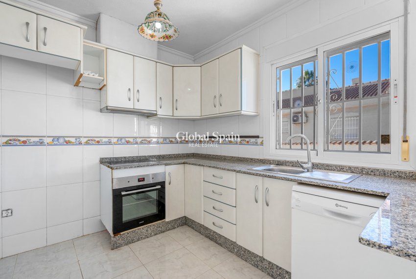 Wederverkoop - VILLA -
CIUDAD QUESADA