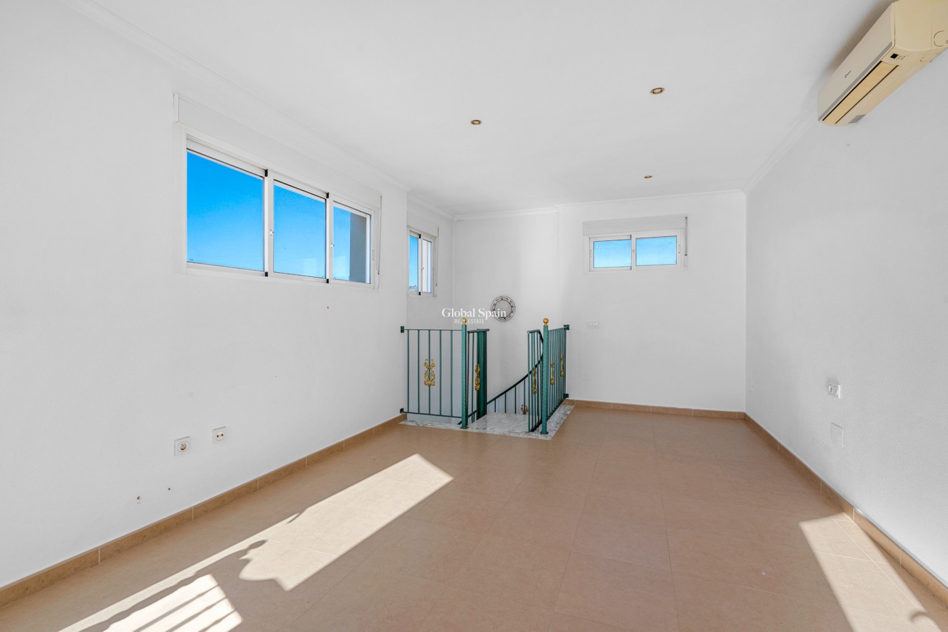 Wederverkoop - VILLA -
CIUDAD QUESADA