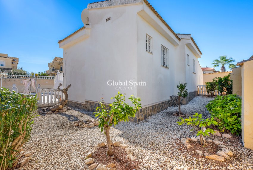 Wederverkoop - VILLA -
CIUDAD QUESADA