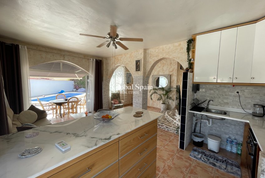 Wederverkoop - VILLA -
CIUDAD QUESADA