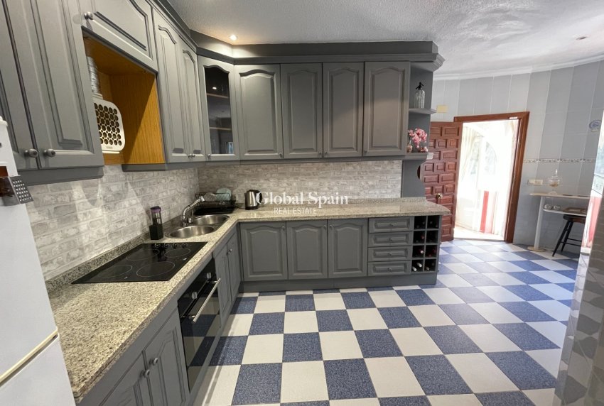 Wederverkoop - VILLA -
CIUDAD QUESADA