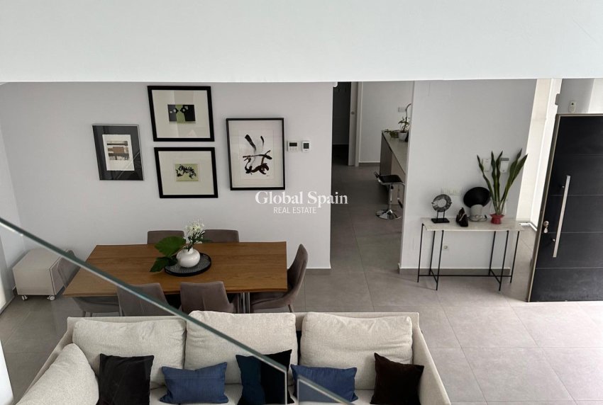 Wederverkoop - VILLA -
CIUDAD QUESADA