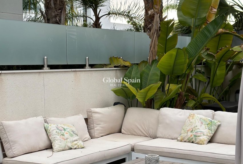 Wederverkoop - VILLA -
CIUDAD QUESADA