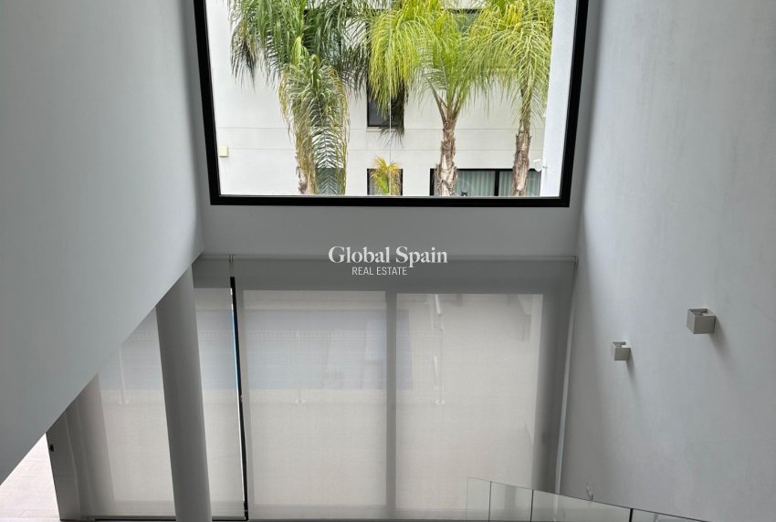 Wederverkoop - VILLA -
CIUDAD QUESADA