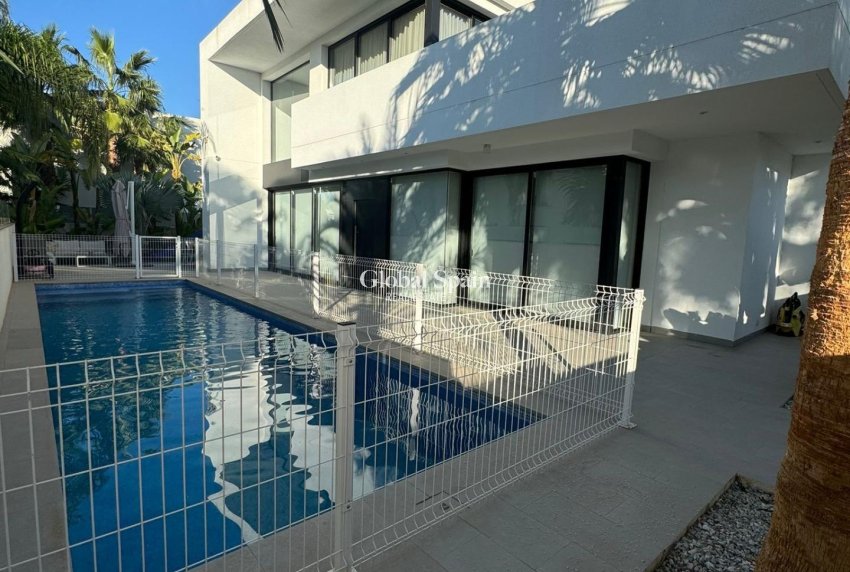 Wederverkoop - VILLA -
CIUDAD QUESADA