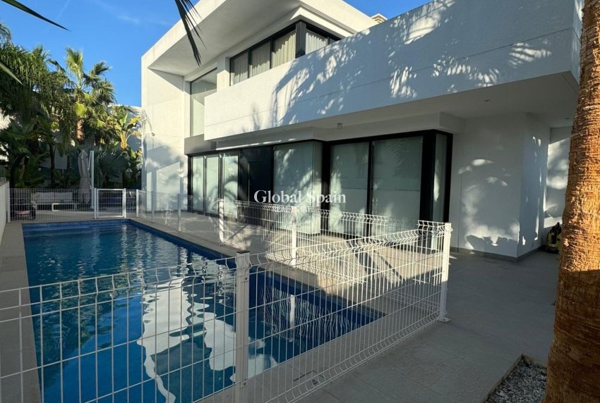 Wederverkoop - VILLA -
CIUDAD QUESADA