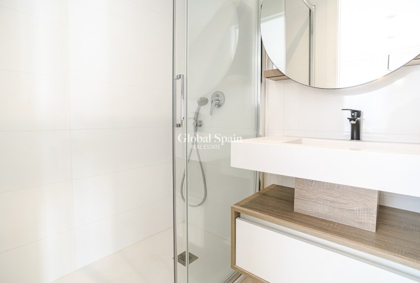 Wederverkoop - VILLA -
CIUDAD QUESADA