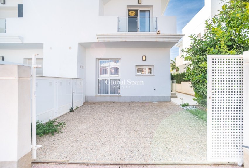 Wederverkoop - VILLA -
CIUDAD QUESADA