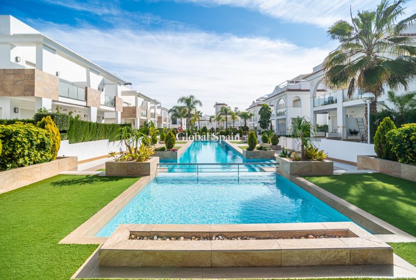 Wederverkoop - VILLA -
CIUDAD QUESADA