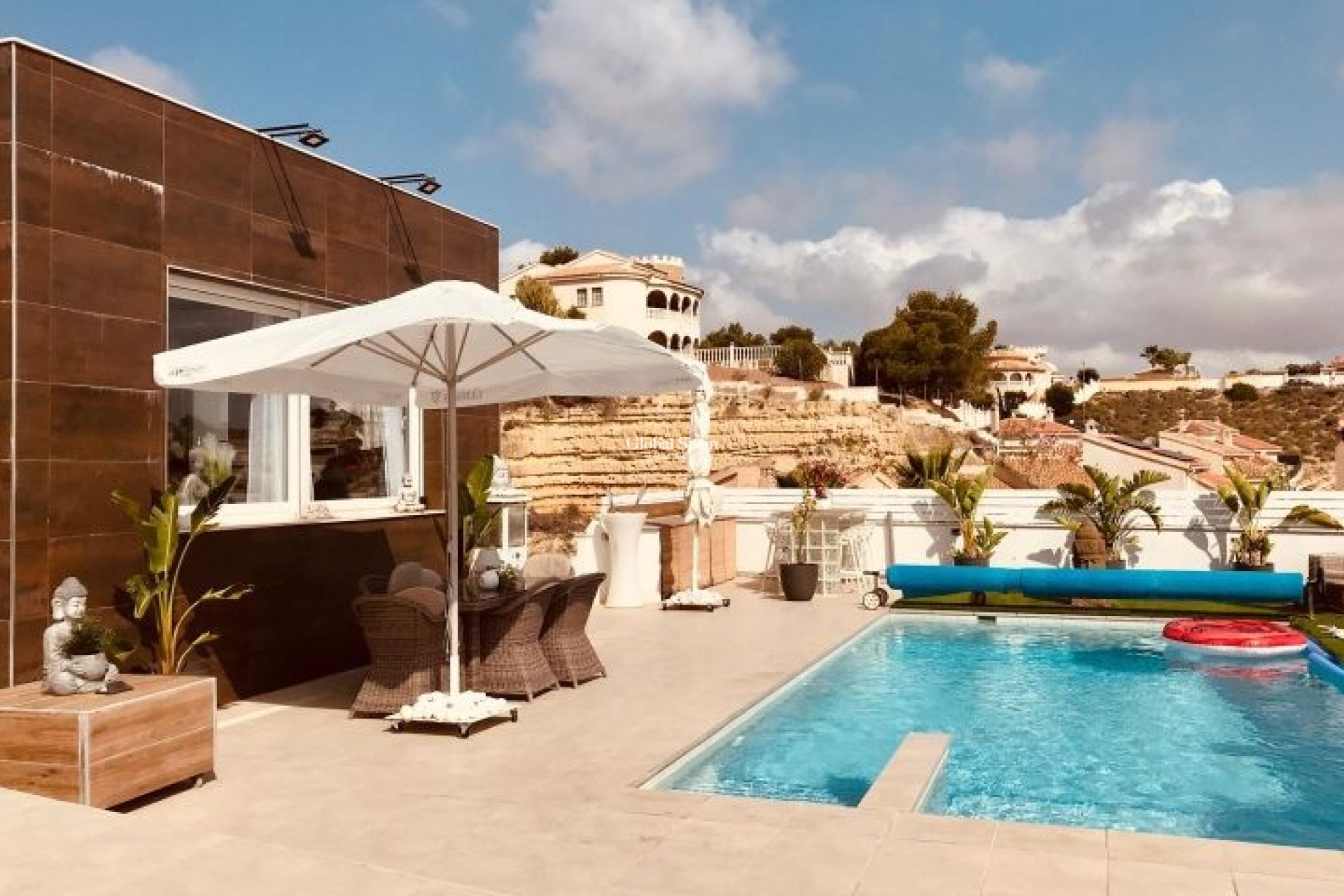 Wederverkoop - VILLA -
CIUDAD QUESADA