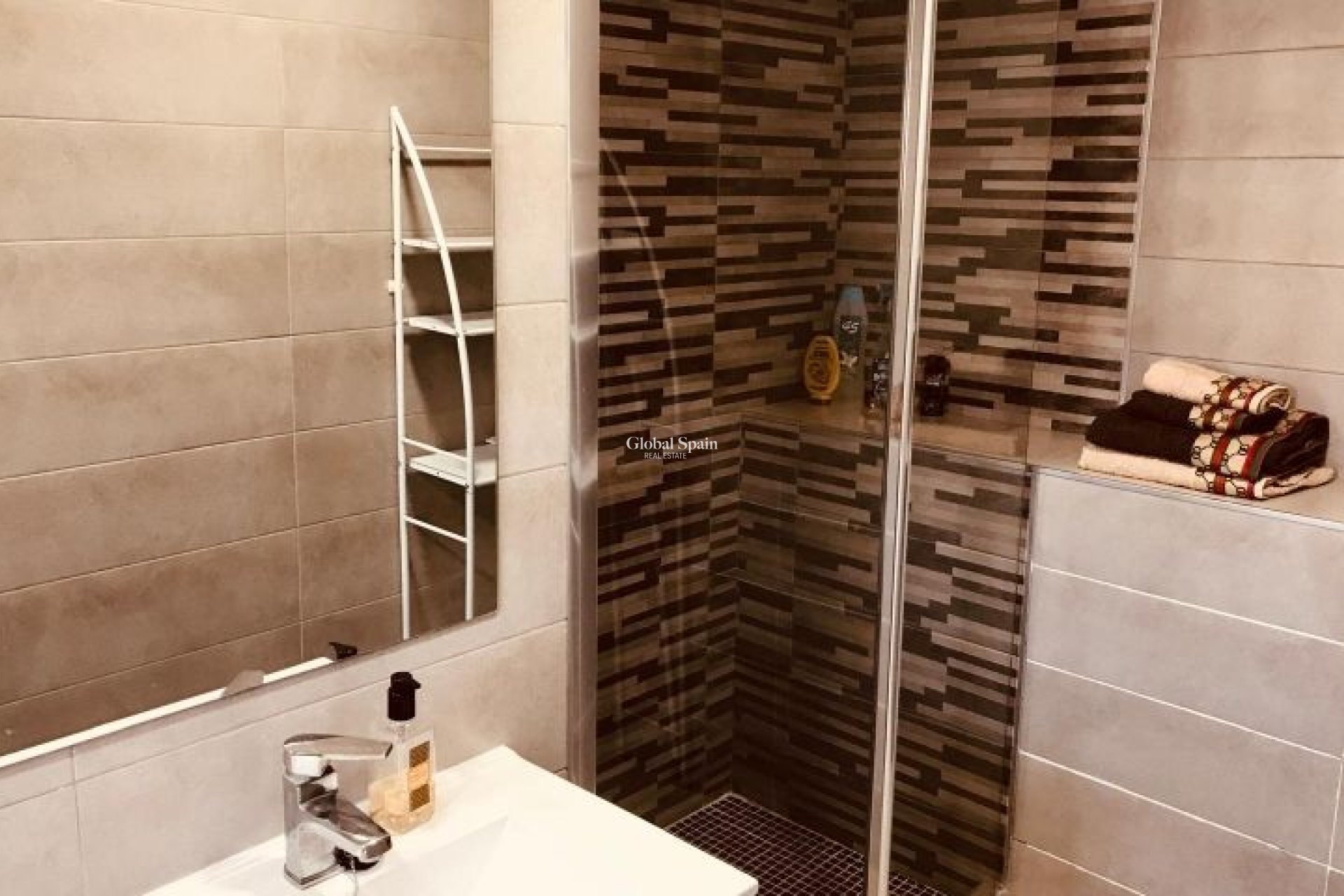 Wederverkoop - VILLA -
CIUDAD QUESADA