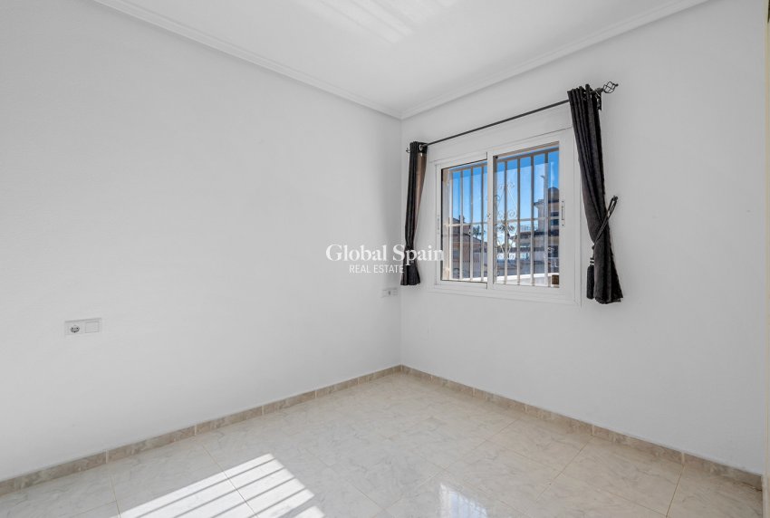 Wederverkoop - VILLA -
CIUDAD QUESADA