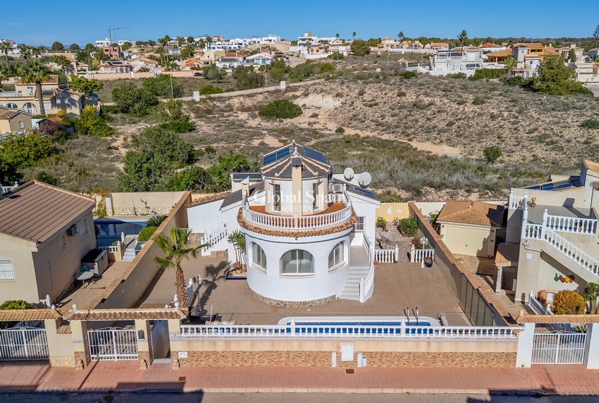 Wederverkoop - VILLA -
CIUDAD QUESADA