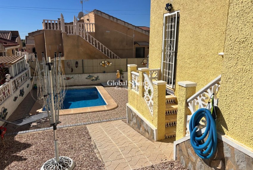 Wederverkoop - VILLA -
CIUDAD QUESADA