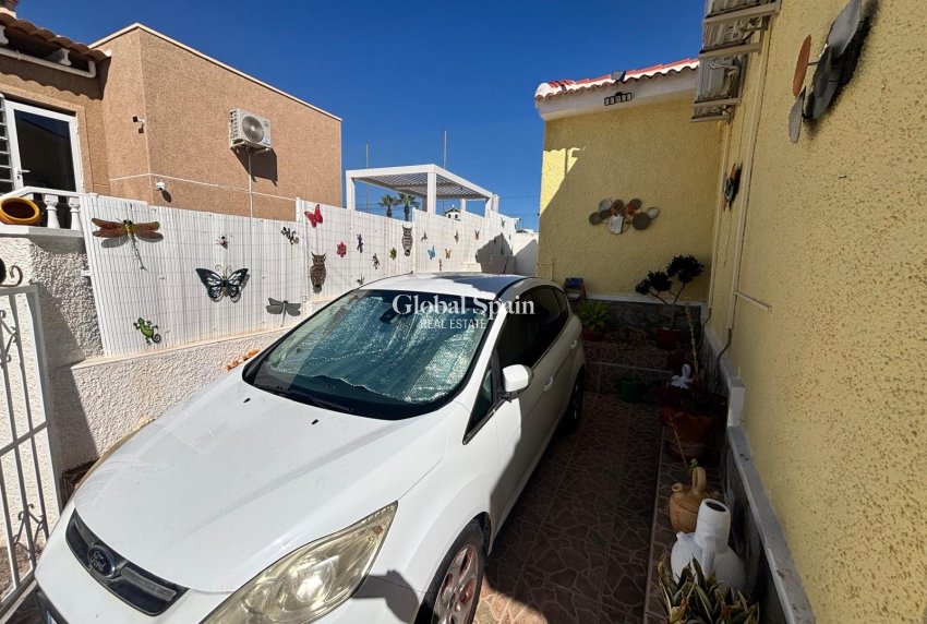 Wederverkoop - VILLA -
CIUDAD QUESADA