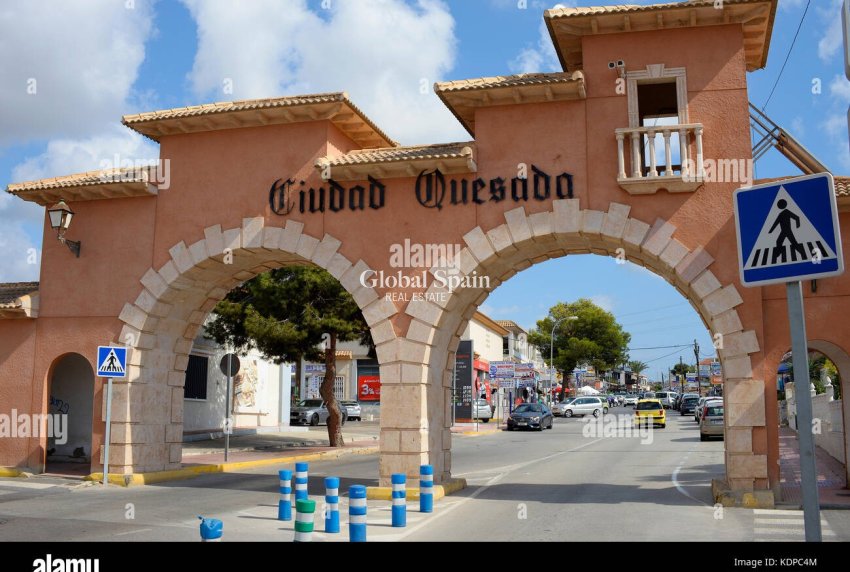 Wederverkoop - VILLA -
CIUDAD QUESADA