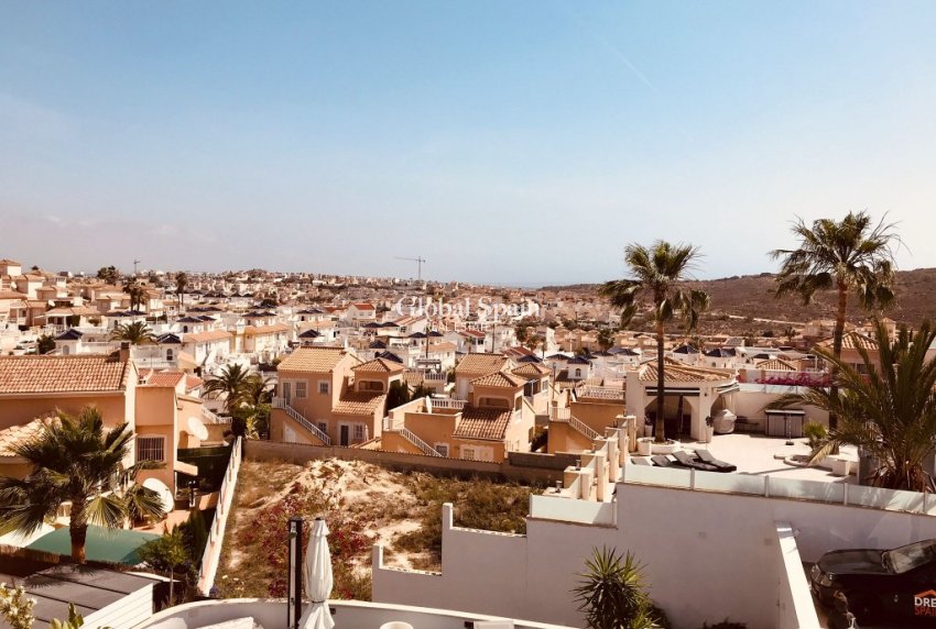 Wederverkoop - VILLA -
CIUDAD QUESADA