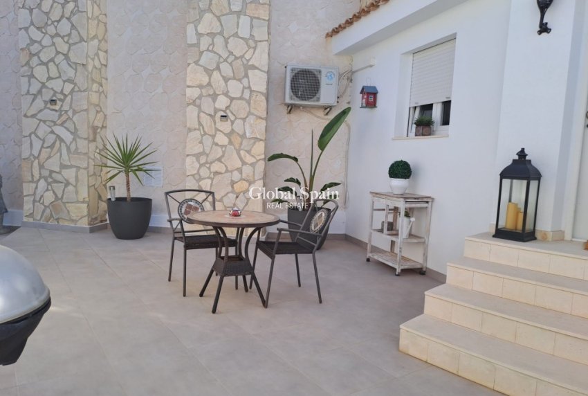 Wederverkoop - VILLA -
CIUDAD QUESADA