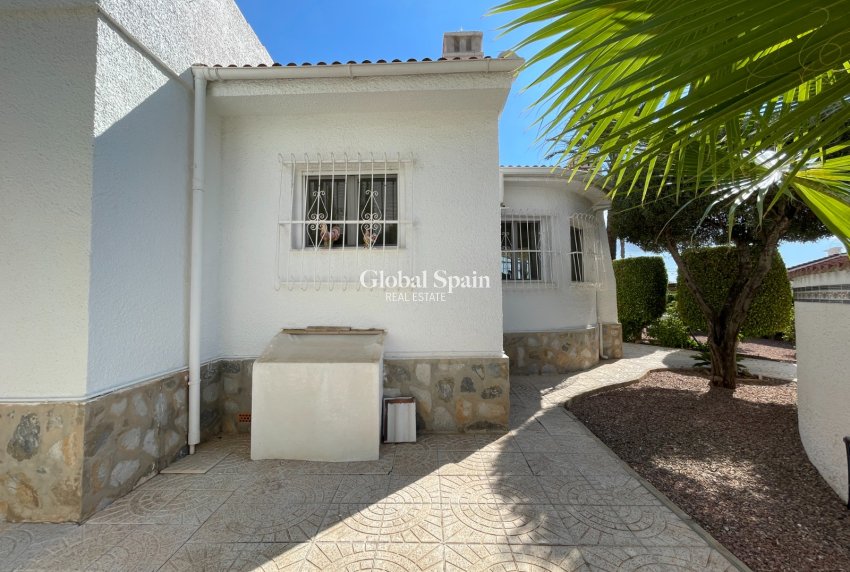 Wederverkoop - VILLA -
CIUDAD QUESADA