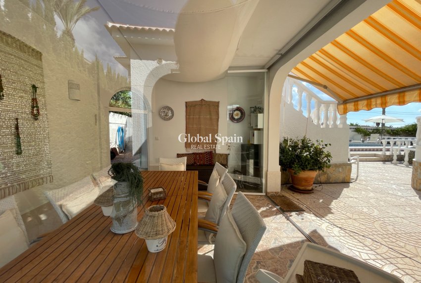 Wederverkoop - VILLA -
CIUDAD QUESADA