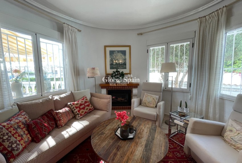 Wederverkoop - VILLA -
CIUDAD QUESADA