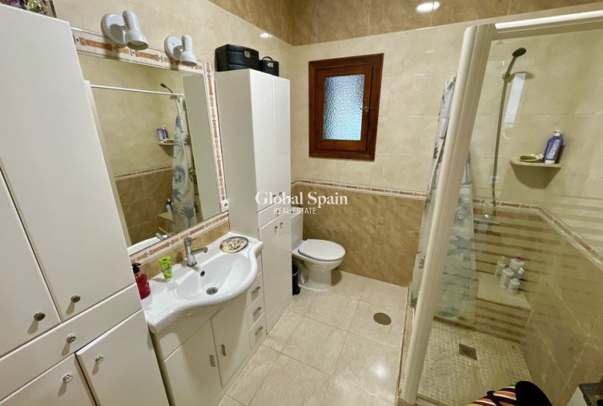 Wederverkoop - VILLA -
CIUDAD QUESADA