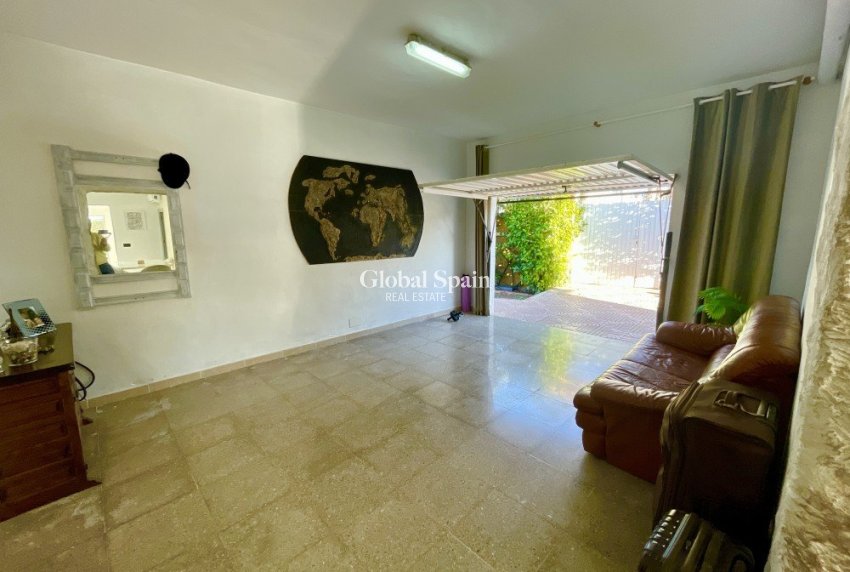 Wederverkoop - VILLA -
CIUDAD QUESADA