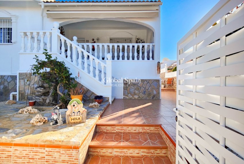 Wederverkoop - VILLA -
CIUDAD QUESADA