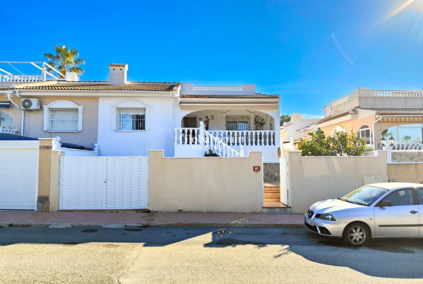 Wederverkoop - VILLA -
CIUDAD QUESADA