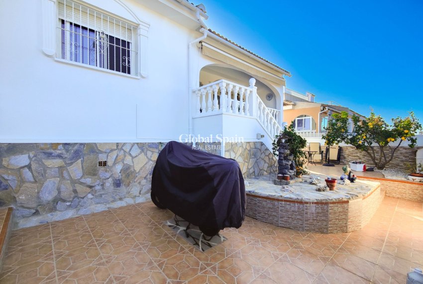 Wederverkoop - VILLA -
CIUDAD QUESADA