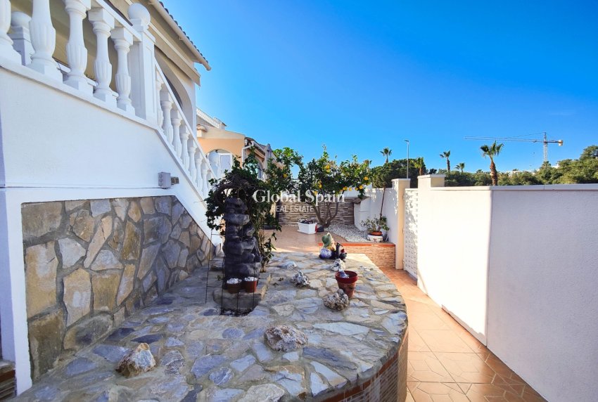 Wederverkoop - VILLA -
CIUDAD QUESADA