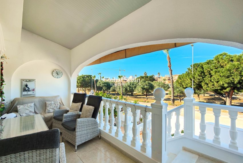 Wederverkoop - VILLA -
CIUDAD QUESADA