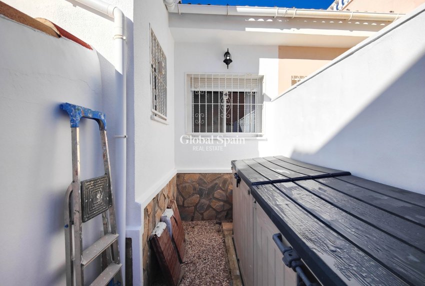Wederverkoop - VILLA -
CIUDAD QUESADA