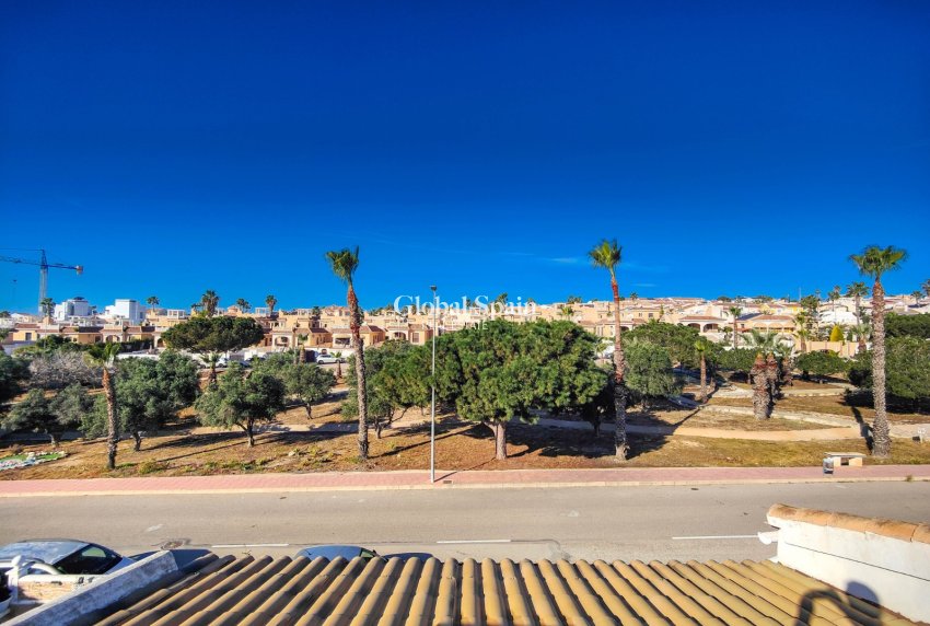 Wederverkoop - VILLA -
CIUDAD QUESADA