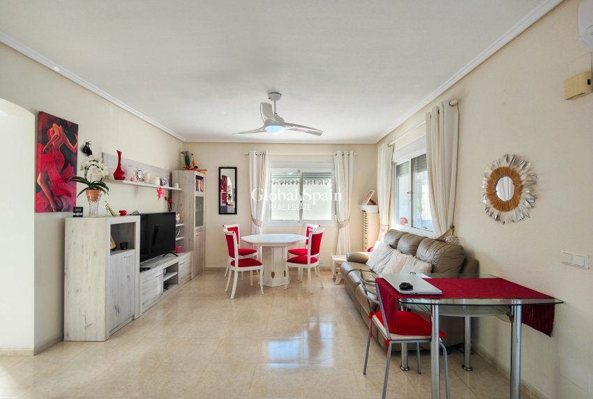 Wederverkoop - VILLA -
CIUDAD QUESADA