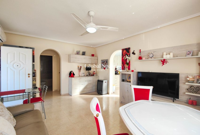 Wederverkoop - VILLA -
CIUDAD QUESADA