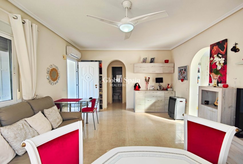 Wederverkoop - VILLA -
CIUDAD QUESADA