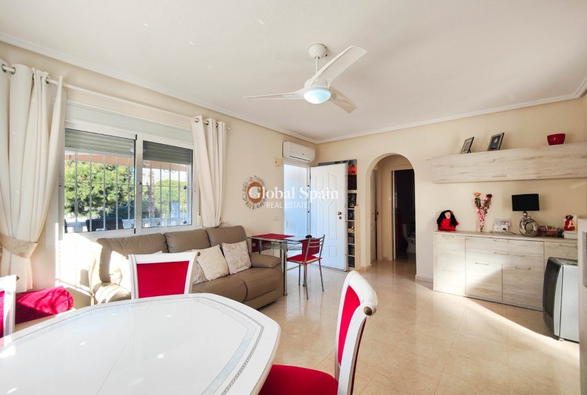 Wederverkoop - VILLA -
CIUDAD QUESADA