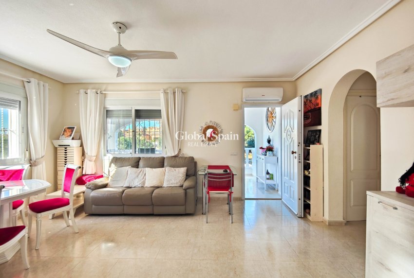 Wederverkoop - VILLA -
CIUDAD QUESADA