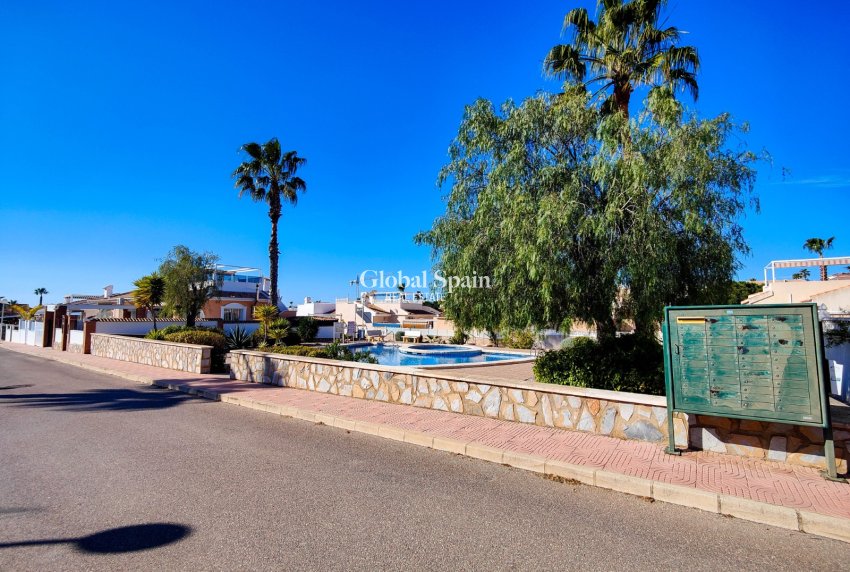 Wederverkoop - VILLA -
CIUDAD QUESADA