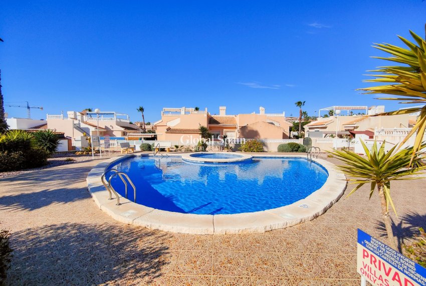 Wederverkoop - VILLA -
CIUDAD QUESADA