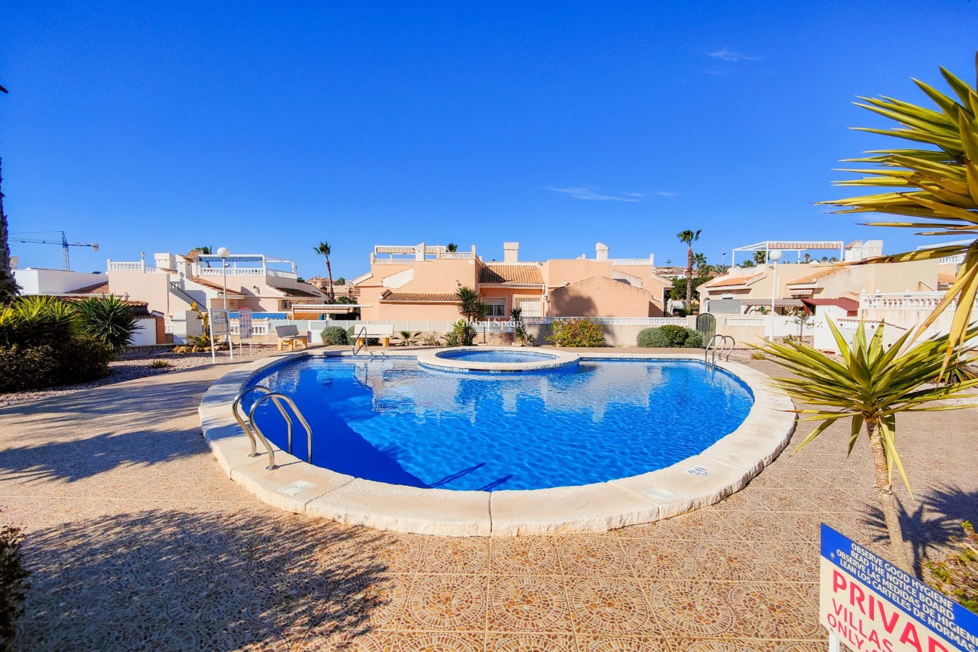 Wederverkoop - VILLA -
CIUDAD QUESADA