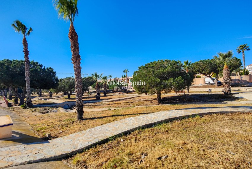 Wederverkoop - VILLA -
CIUDAD QUESADA