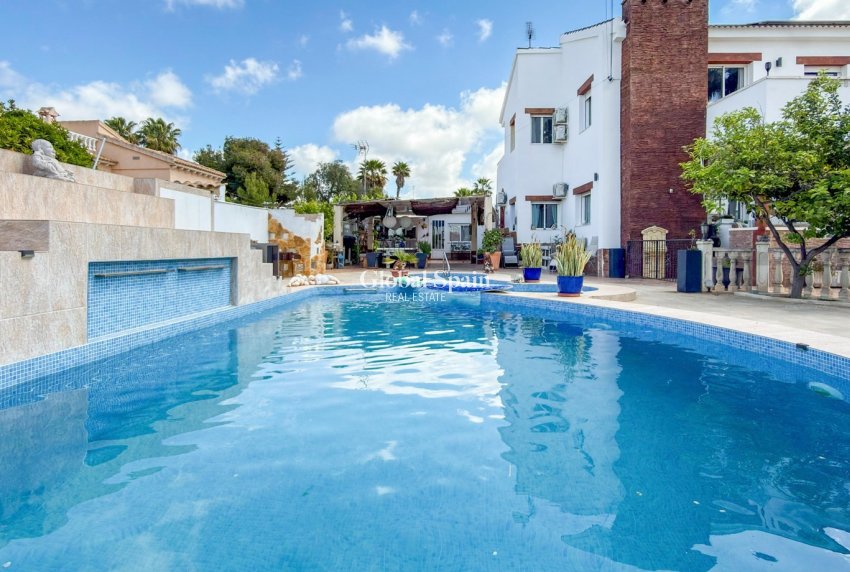 Wederverkoop - VILLA -
CIUDAD QUESADA