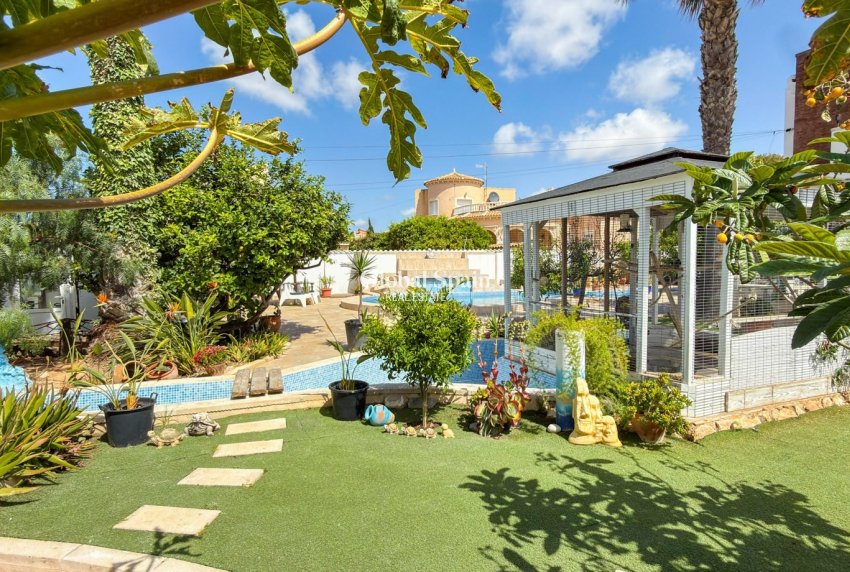 Wederverkoop - VILLA -
CIUDAD QUESADA
