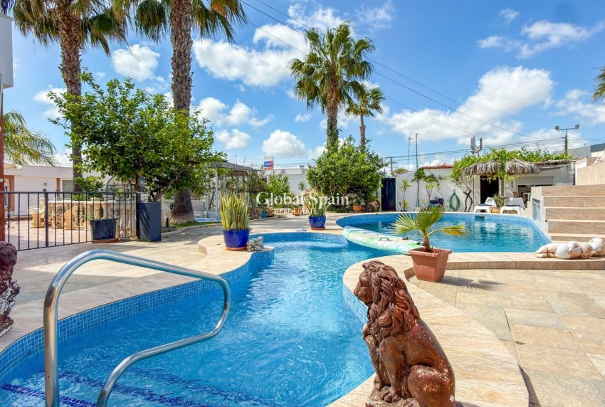 Wederverkoop - VILLA -
CIUDAD QUESADA